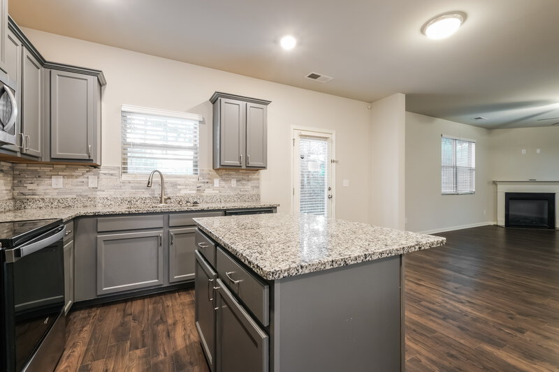 2,520/Mo, 6062 Barrington Cir Union City, GA 30291 Kitchen View