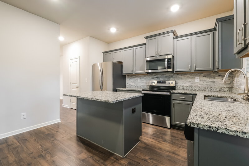 2,520/Mo, 6062 Barrington Cir Union City, GA 30291 Kitchen View 2