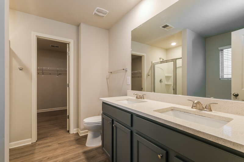 2,520/Mo, 6062 Barrington Cir Union City, GA 30291 Main Bathroom View
