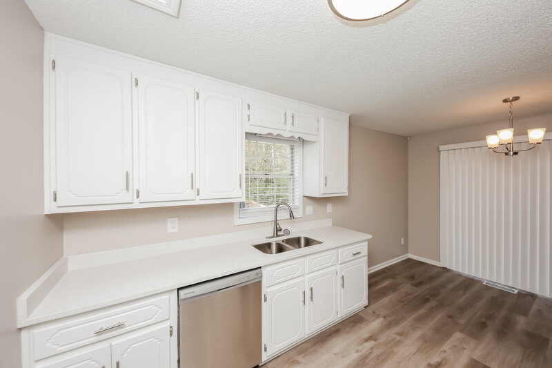 2,190/Mo, 1622 Cumberland Club Rd SW Marietta, GA 30008 Kitchen View