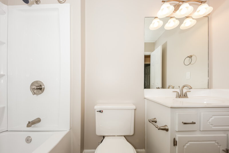 2,190/Mo, 1622 Cumberland Club Rd SW Marietta, GA 30008 Bathroom View