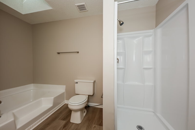 2,190/Mo, 1622 Cumberland Club Rd SW Marietta, GA 30008 Bathroom View 2