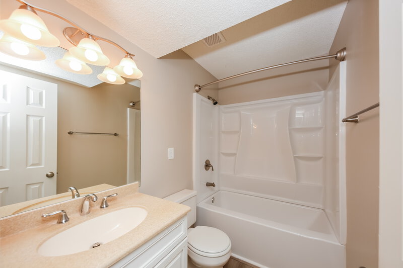 2,190/Mo, 1622 Cumberland Club Rd SW Marietta, GA 30008 Bathroom View 3