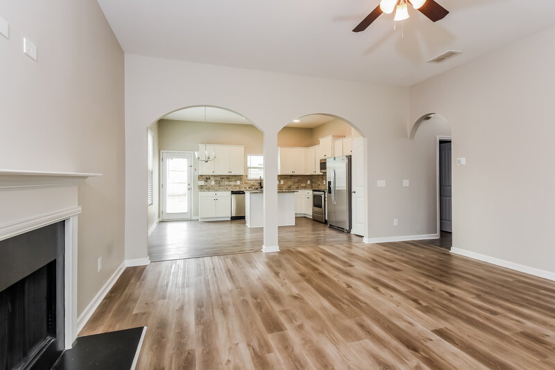 2,280/Mo, 41 Winding Flower Walk Adairsville, GA 30103 Living Room View 2