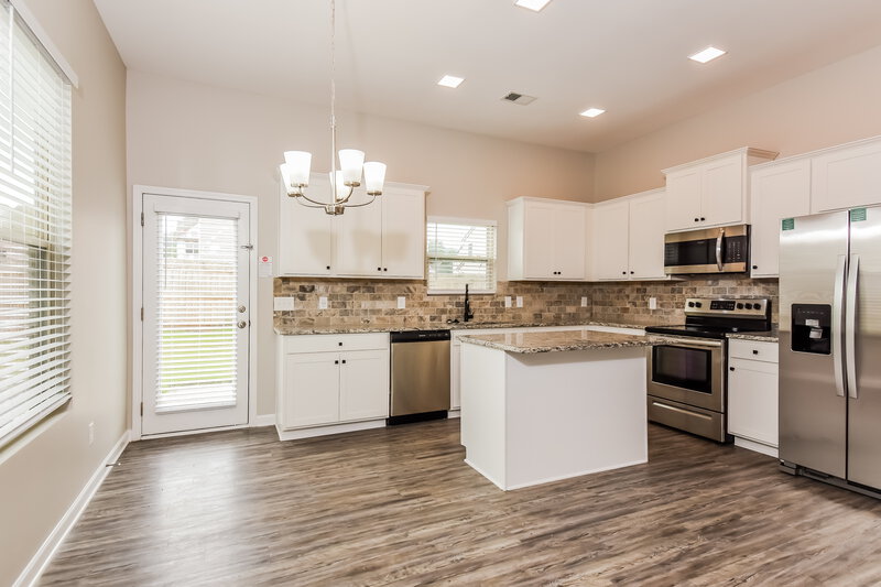 2,280/Mo, 41 Winding Flower Walk Adairsville, GA 30103 Dining Room View