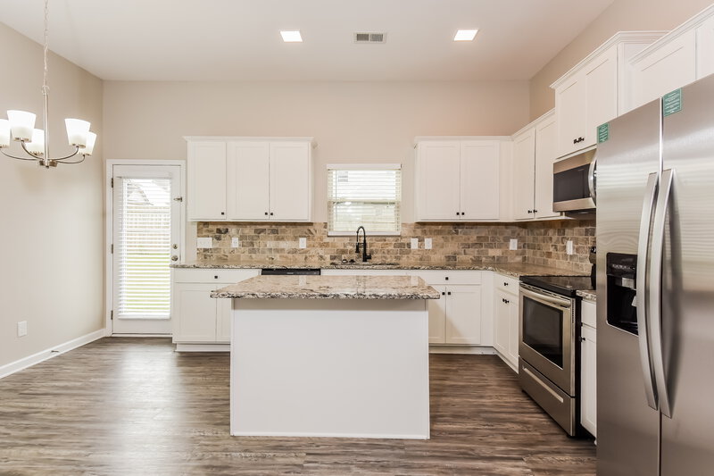 2,280/Mo, 41 Winding Flower Walk Adairsville, GA 30103 Kitchen View
