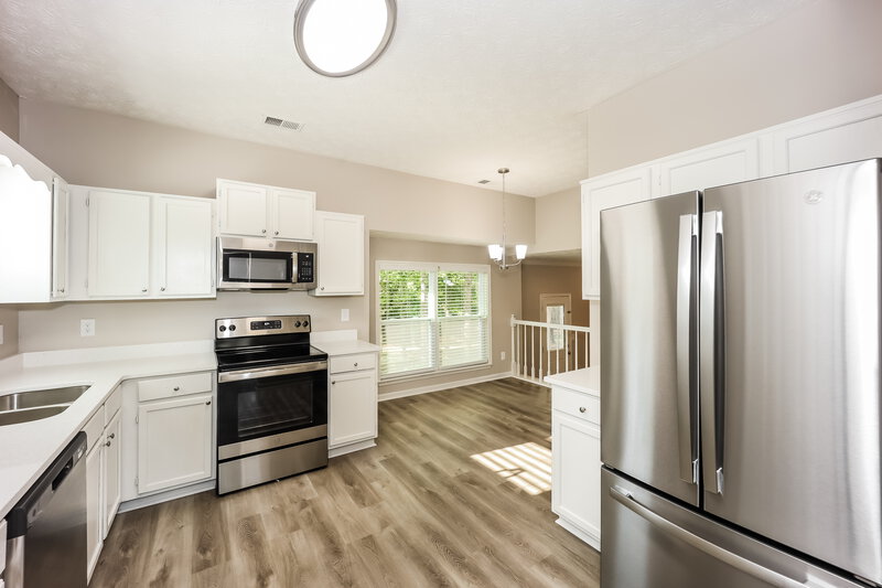 1,940/Mo, 821 River Mist Dr Jonesboro, GA 30238 Kitchen View