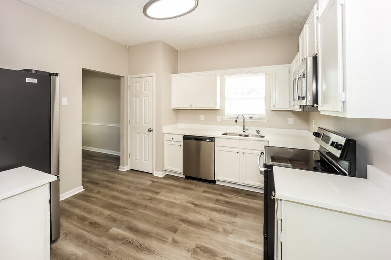 1,940/Mo, 821 River Mist Dr Jonesboro, GA 30238 Kitchen View 2