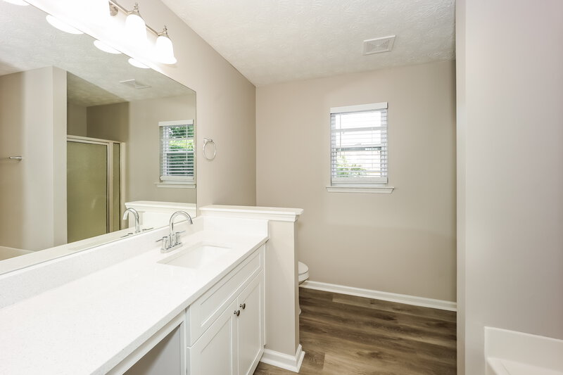 1,940/Mo, 821 River Mist Dr Jonesboro, GA 30238 Main Bathroom View