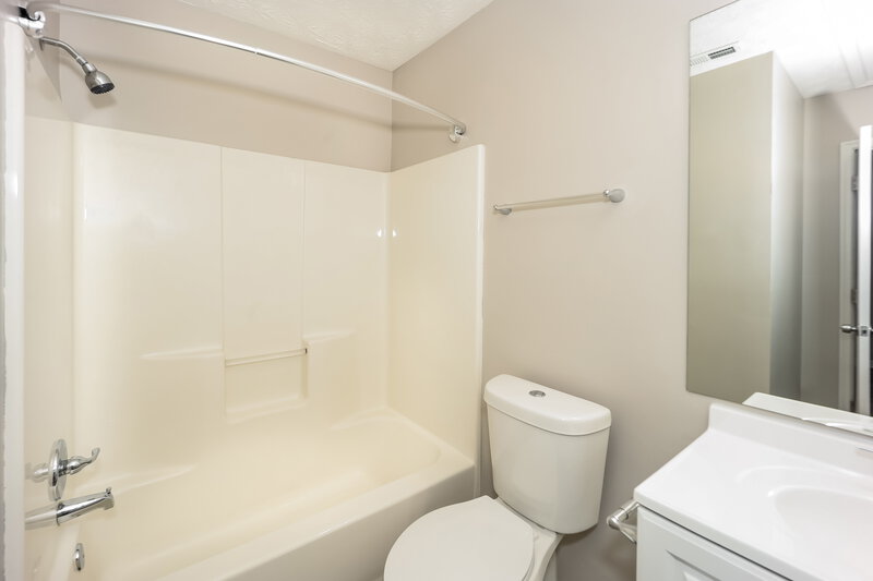 1,940/Mo, 821 River Mist Dr Jonesboro, GA 30238 Bathroom View