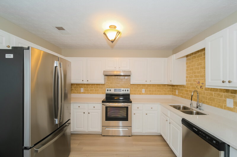 2,710/Mo, 215 Mountain Ln Covington, GA 30016 Kitchen View