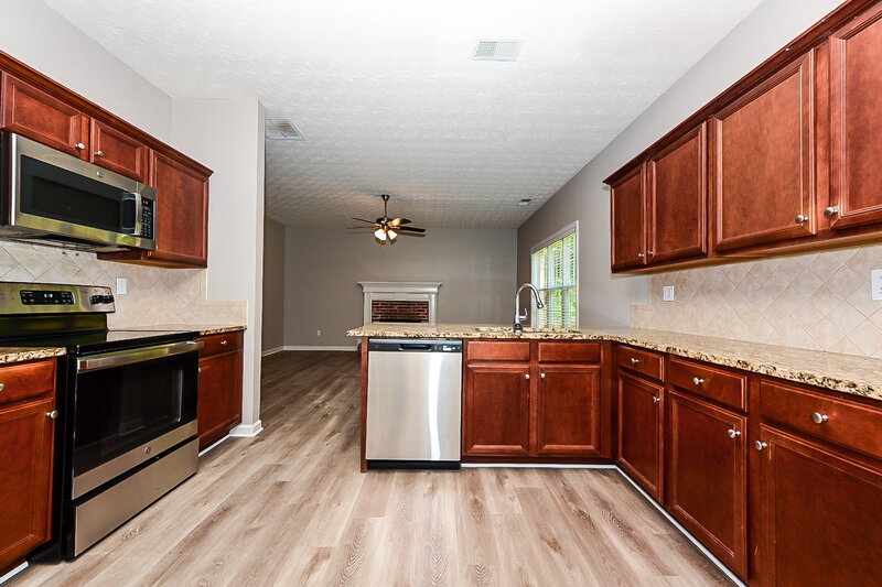 2,425/Mo, 198 Babbling Brook Dr McDonough, GA 30252 Kitchen View