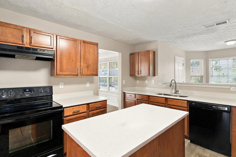 2,300/Mo, 357 Cobblestone Ct Hampton, GA 30228 Kitchen View
