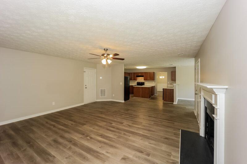 2,575/Mo, 357 Cobblestone Ct Hampton, GA 30228 Family Room View 2