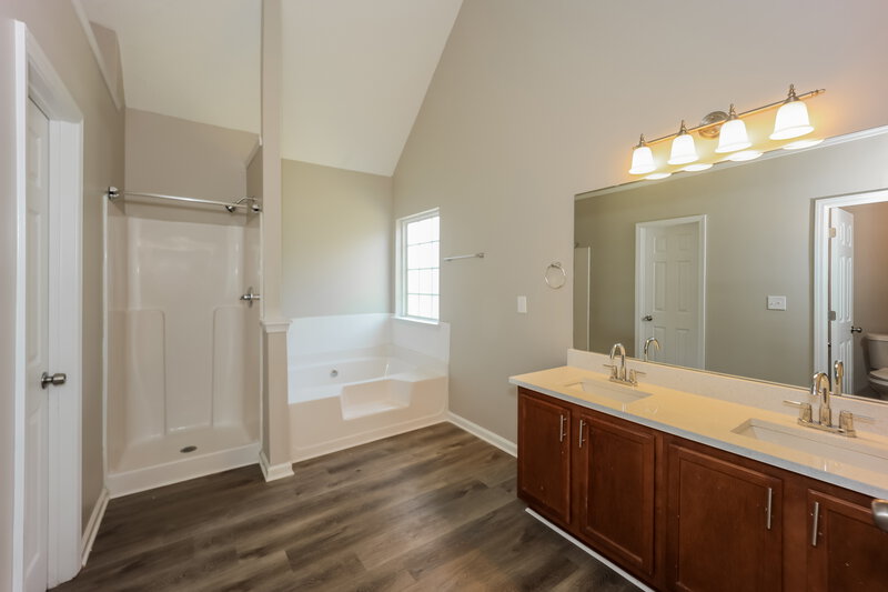 2,575/Mo, 357 Cobblestone Ct Hampton, GA 30228 Main Bathroom View