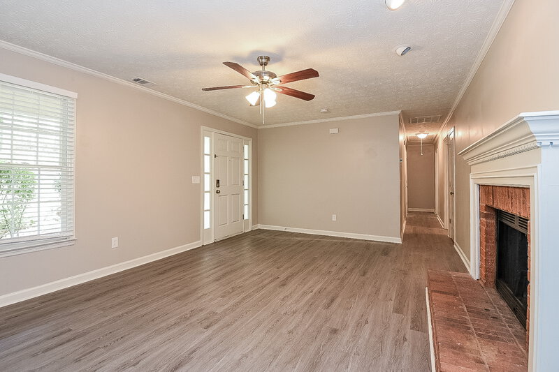 1,770/Mo, 107 Oakridge Dr SE Cartersville, GA 30121 Living Room View