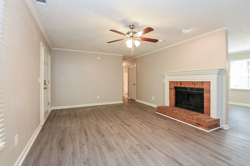 1,770/Mo, 107 Oakridge Dr SE Cartersville, GA 30121 Living Room View 2