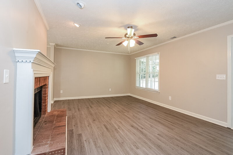1,770/Mo, 107 Oakridge Dr SE Cartersville, GA 30121 Living Room View 4