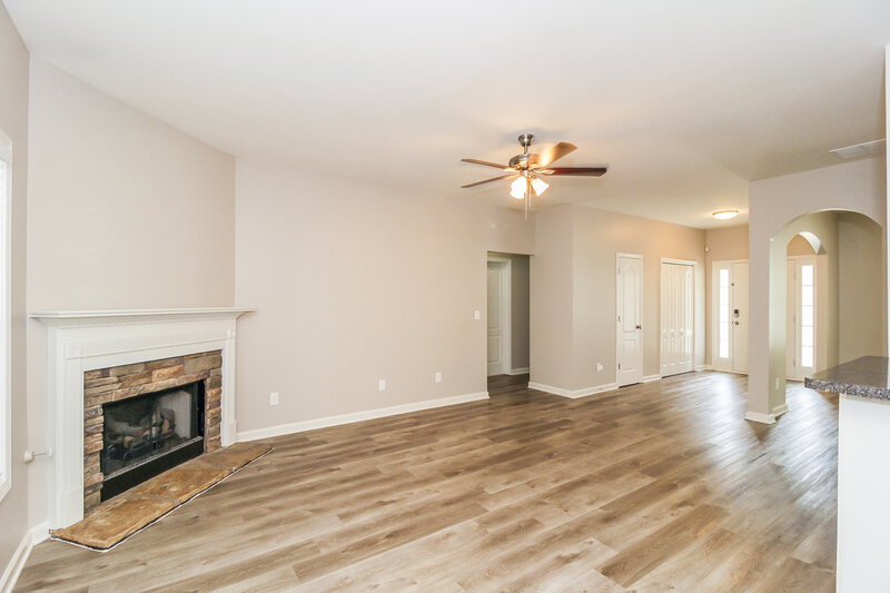 1,980/Mo, 105 Hilo Ct Carrollton, GA 30116 Living Room View