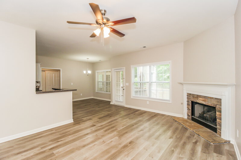 1,980/Mo, 105 Hilo Ct Carrollton, GA 30116 Living Room View 2