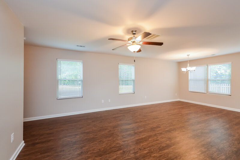 1,980/Mo, 255 Eagles Pkwy Covington, GA 30014 Living Room View 2