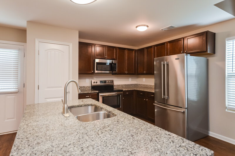 1,980/Mo, 255 Eagles Pkwy Covington, GA 30014 Kitchen View