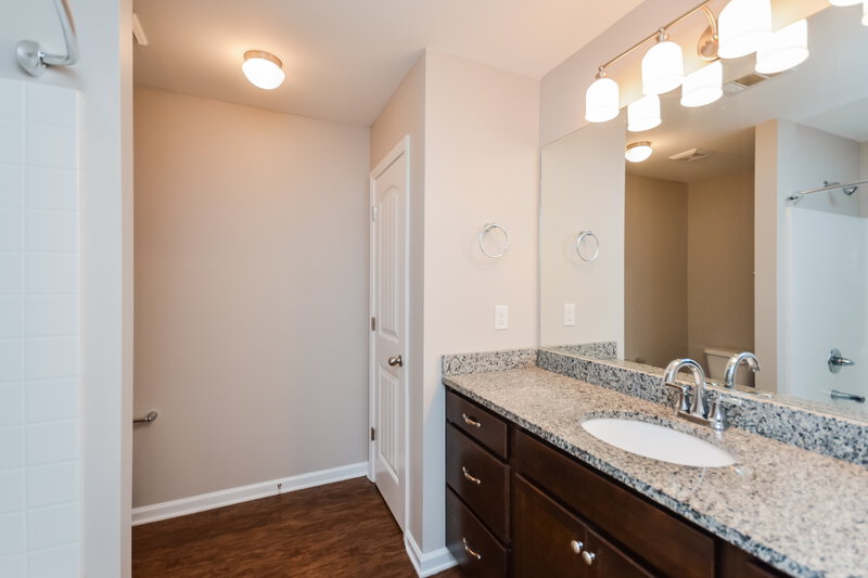 1,980/Mo, 255 Eagles Pkwy Covington, GA 30014 Main Bathroom View