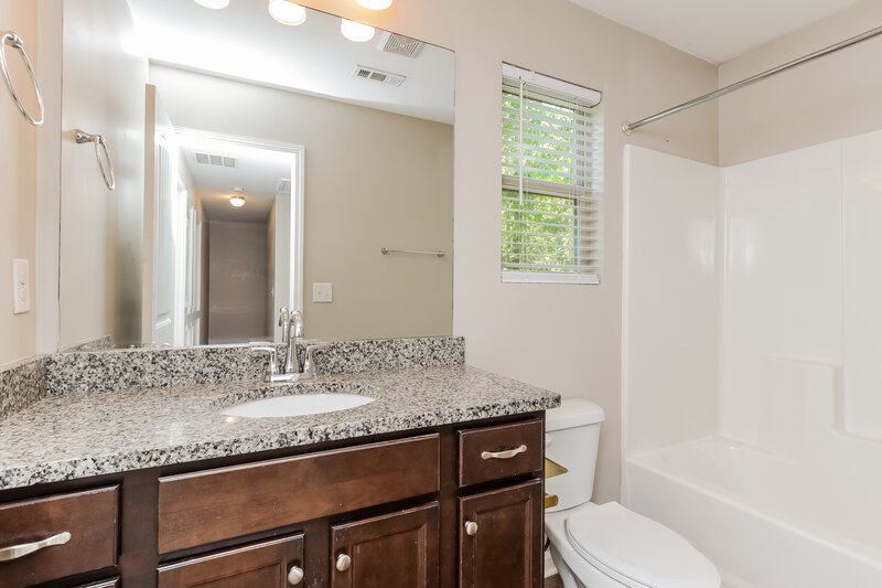 1,975/Mo, 255 Eagles Pkwy Covington, GA 30014 Bathroom View 2