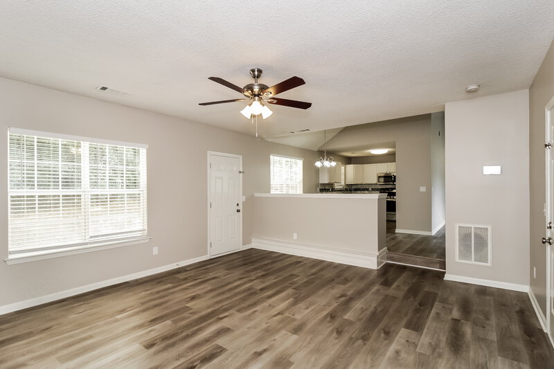 2,005/Mo, 202 Goldleaf Dr Hampton, GA 30228 Living Room View 2