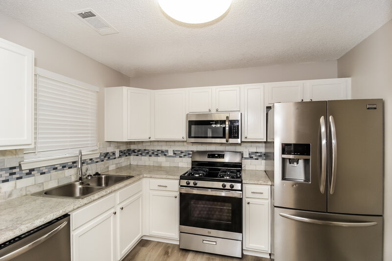 2,005/Mo, 202 Goldleaf Dr Hampton, GA 30228 Kitchen View