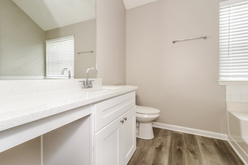 2,005/Mo, 202 Goldleaf Dr Hampton, GA 30228 Main Bathroom View