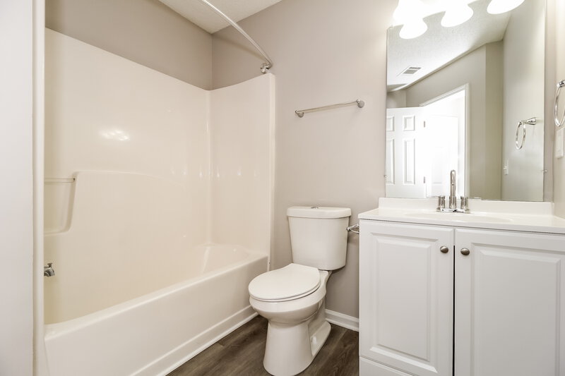 2,005/Mo, 202 Goldleaf Dr Hampton, GA 30228 Bathroom View