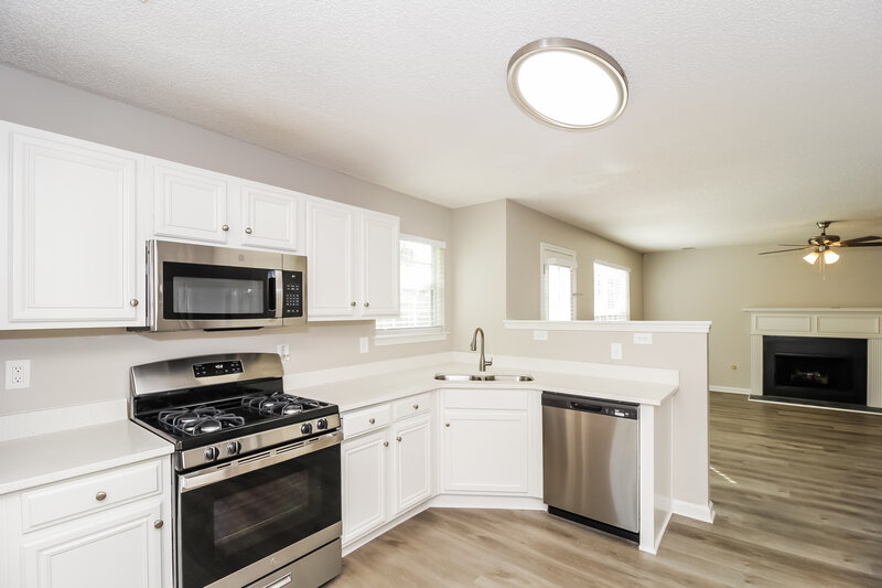 3,330/Mo, 4756 Buffalo St Fairburn, GA 30213 Kitchen View 2