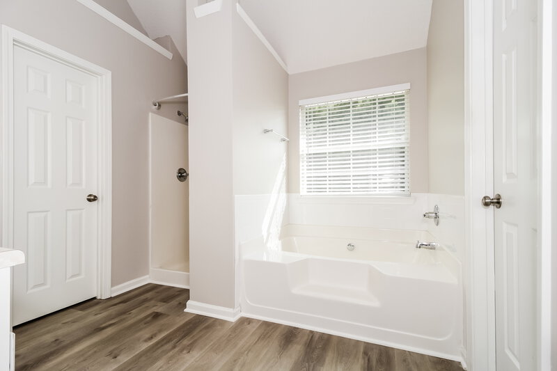 3,330/Mo, 4756 Buffalo St Fairburn, GA 30213 Main Bathroom View