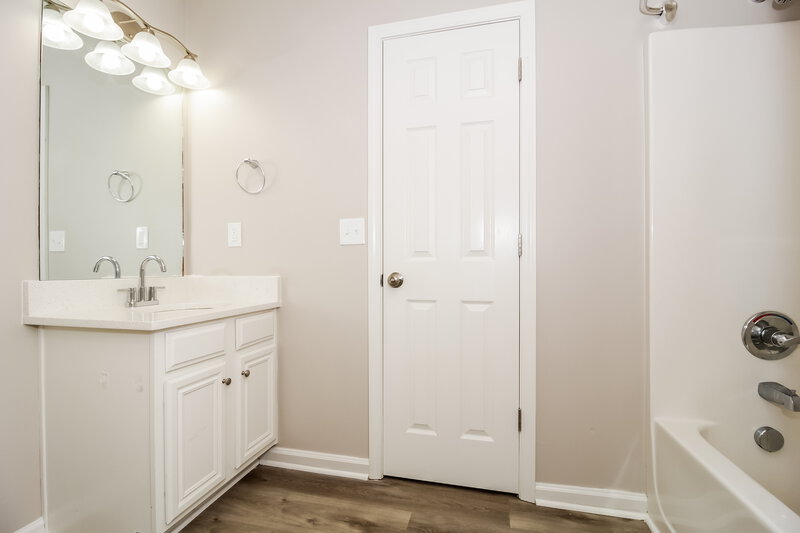 3,330/Mo, 4756 Buffalo St Fairburn, GA 30213 Bathroom View