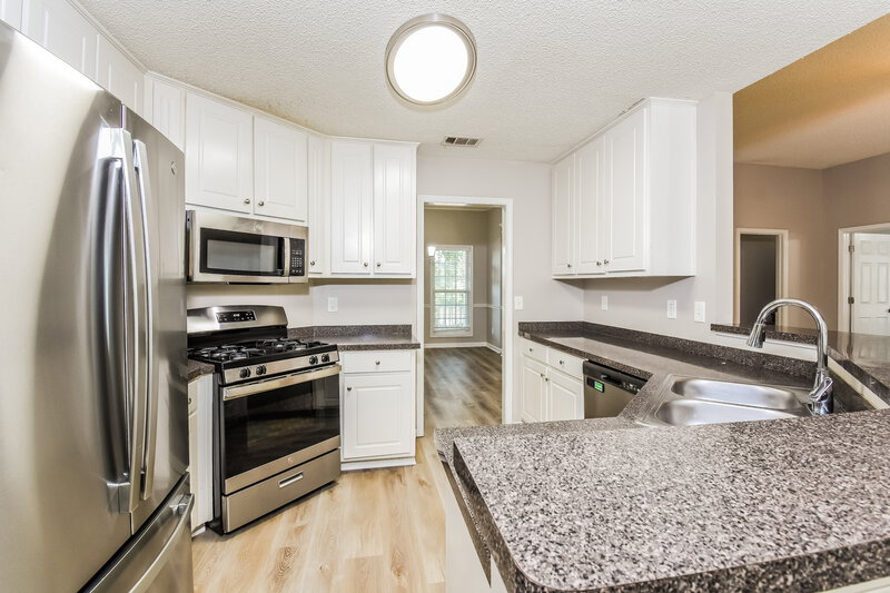 2,030/Mo, 2045 Reserve Pkwy McDonough, GA 30253 Kitchen View 2