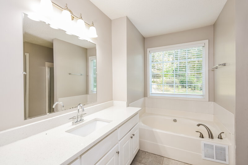2,030/Mo, 2045 Reserve Pkwy McDonough, GA 30253 Main Bathroom View