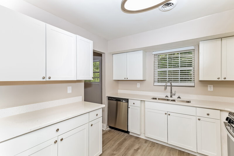 1,750/Mo, 2995 Creel Rd College Park, GA 30349 Kitchen View