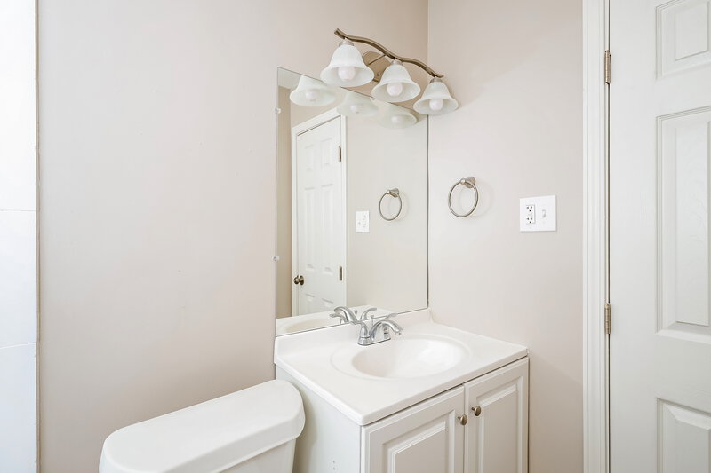 1,750/Mo, 2995 Creel Rd College Park, GA 30349 Bathroom View