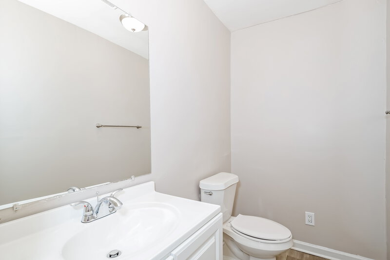 1,750/Mo, 2995 Creel Rd College Park, GA 30349 Bathroom View 2