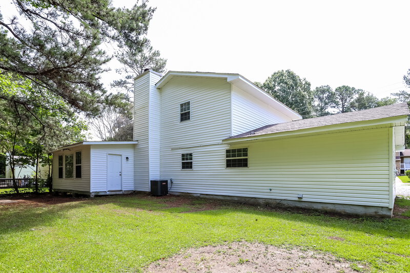 1,750/Mo, 2995 Creel Rd College Park, GA 30349 Rear View