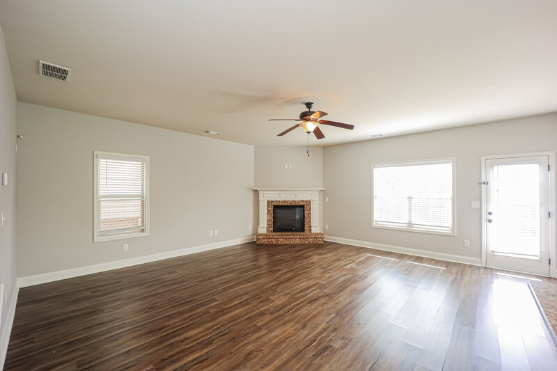 2,385/Mo, 2020 Bridgewater Pass Hampton, GA 30228 Living Room View 2