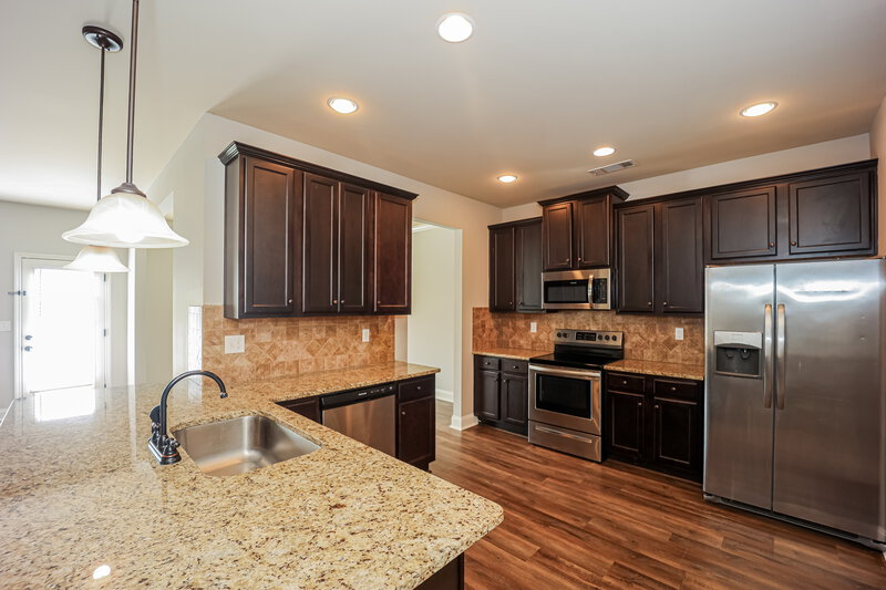 2,385/Mo, 2020 Bridgewater Pass Hampton, GA 30228 Kitchen View 2