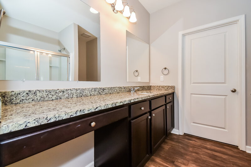 1,910/Mo, 7223 Ashley Falls Ct Douglasville, GA 30134 Main Bathroom View