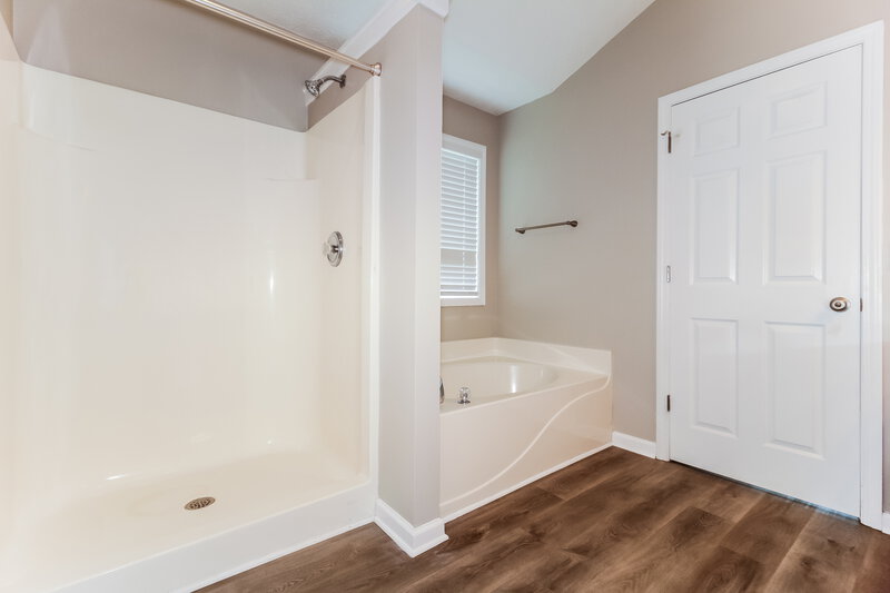 1,880/Mo, 1308 Grantland Rd Griffin, GA 30224 Main Bathroom View 2