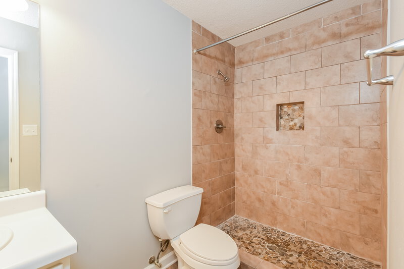 1,855/Mo, 6592 Lake Mill Trce Lithonia, GA 30038 Bathroom View