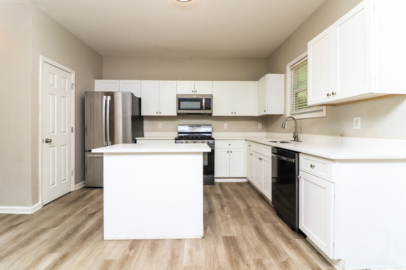 2,085/Mo, 3643 Uppark Dr Atlanta, GA 30349 Kitchen View