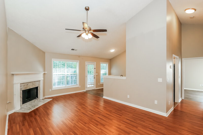 2,040/Mo, 418 Baldwin Ct Newnan, GA 30263 Living Room View