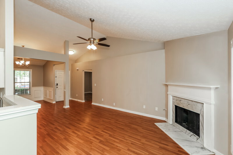 2,040/Mo, 418 Baldwin Ct Newnan, GA 30263 Living Room View 3
