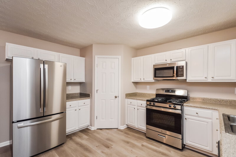 2,295/Mo, 40 Gazebo Dr Covington, GA 30016 Kitchen View